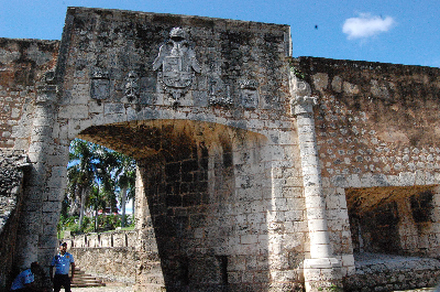 Xd_DoorArch_PlazaDeEspana_SantoDomingo_AlexaVoss.JPG